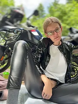 Snapshot of Bikergirl_97 chatting on 10, 6, 2026 Bikergirl 97 online show from 10, 6, 2026