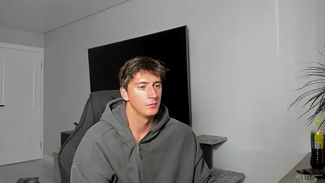 Snapshot of DaniHort chatting on 8, 7, 2026 DaniHort online show from 8, 7, 2026