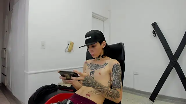 Snapshot of StraightBoy_Nick chatting on 17, 4, 2026 StraightBoy Nick online show from 17, 4, 2026