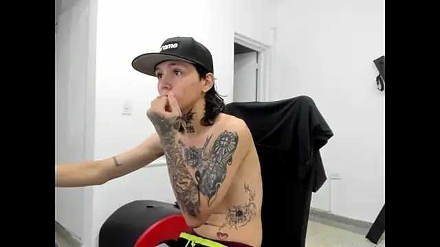 Snapshot of StraightBoy_Nick chatting on 19, 4, 2026 StraightBoy Nick online show from 19, 4, 2026