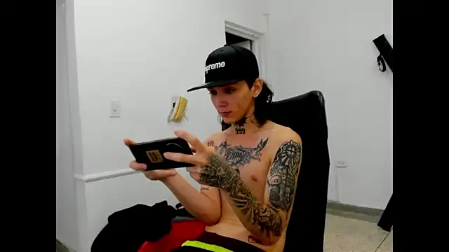 Snapshot of StraightBoy_Nick chatting on 20, 4, 2026 StraightBoy Nick online show from 20, 4, 2026