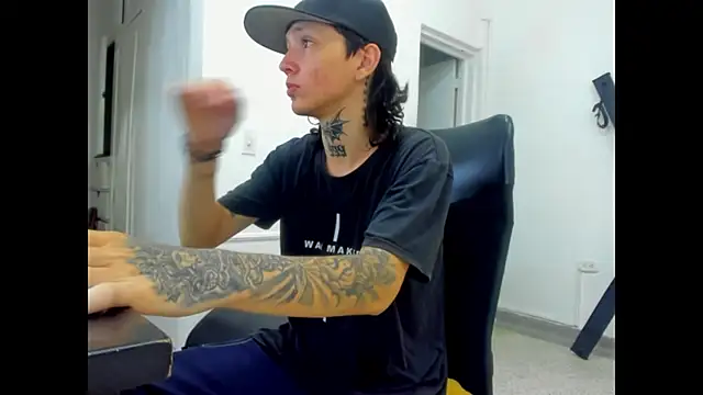 Snapshot of StraightBoy_Nick chatting on 22, 4, 2026 StraightBoy Nick online show from 22, 4, 2026