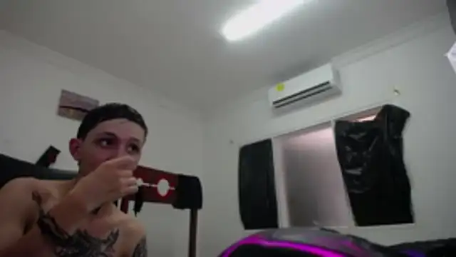 Snapshot of StraightBoy_Nick chatting on 25, 4, 2026 StraightBoy Nick online show from 25, 4, 2026