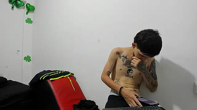 Snapshot of StraightBoy_Nick chatting on 26, 4, 2026 StraightBoy Nick online show from 26, 4, 2026