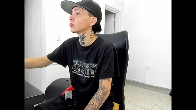 Snapshot of StraightBoy_Nick chatting on 1, 5, 2026 StraightBoy Nick online show from 1, 5, 2026
