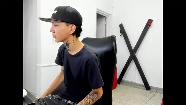 Snapshot of StraightBoy_Nick chatting on 6, 5, 2026 StraightBoy Nick online show from 6, 5, 2026