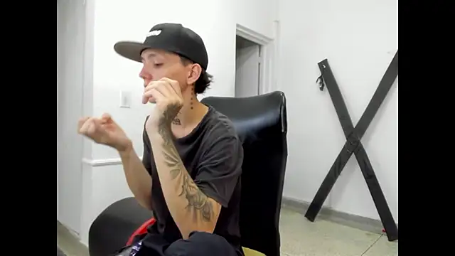 Snapshot of StraightBoy_Nick chatting on 7, 5, 2026 StraightBoy Nick online show from 7, 5, 2026