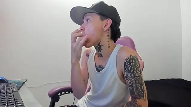 Snapshot of StraightBoy_Nick chatting on 10, 5, 2026 StraightBoy Nick online show from 10, 5, 2026