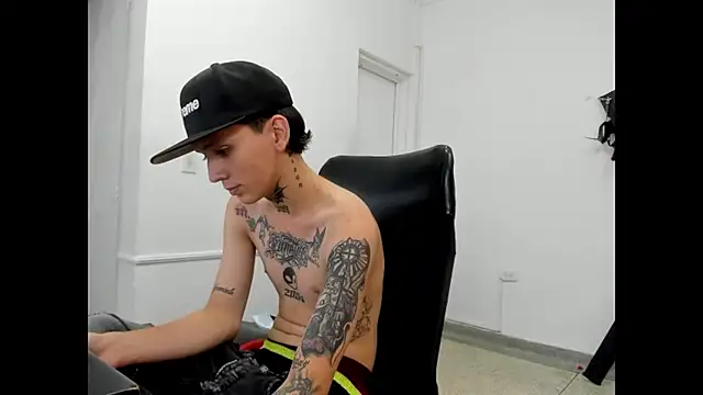 Snapshot of StraightBoy_Nick chatting on 14, 5, 2026 StraightBoy Nick online show from 14, 5, 2026