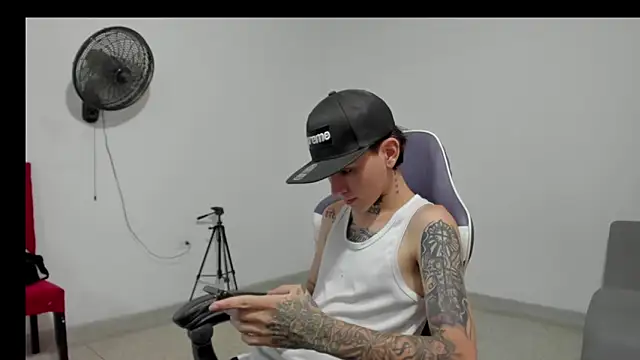Snapshot of StraightBoy_Nick chatting on 16, 5, 2026 StraightBoy Nick online show from 16, 5, 2026