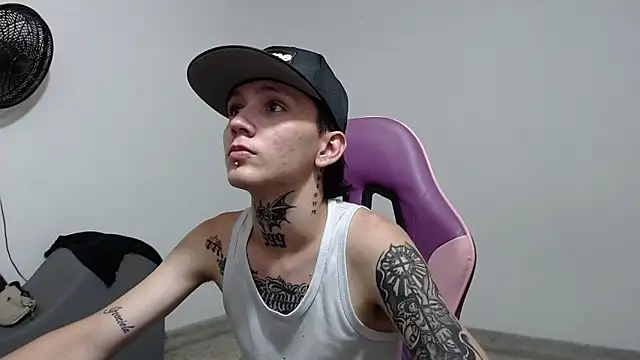 Snapshot of StraightBoy_Nick chatting on 22, 5, 2026 StraightBoy Nick online show from 22, 5, 2026