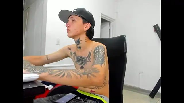Snapshot of StraightBoy_Nick chatting on 27, 5, 2026 StraightBoy Nick online show from 27, 5, 2026