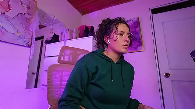 Dannaa Lovs online show from 12, 3, 2026