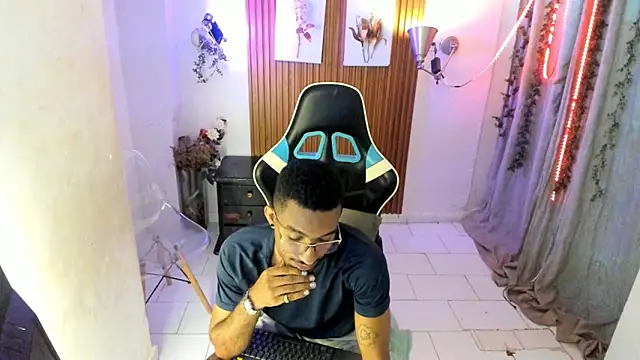 Darwin mayo online show from 8, 11, 2025