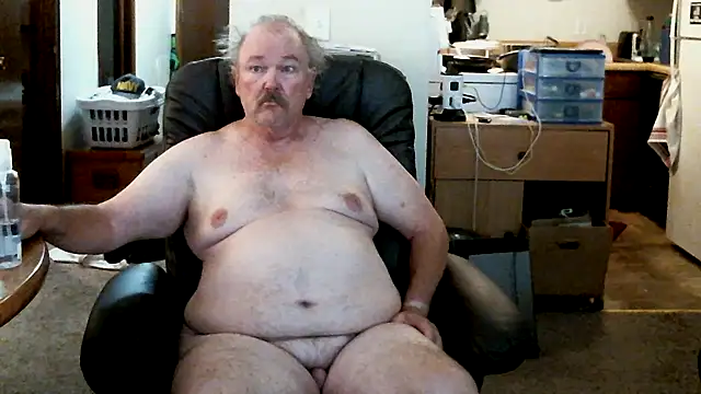 Snapshot of havethickcock chatting on 12, 10, 2025 havethickcock online show from 12, 10, 2025