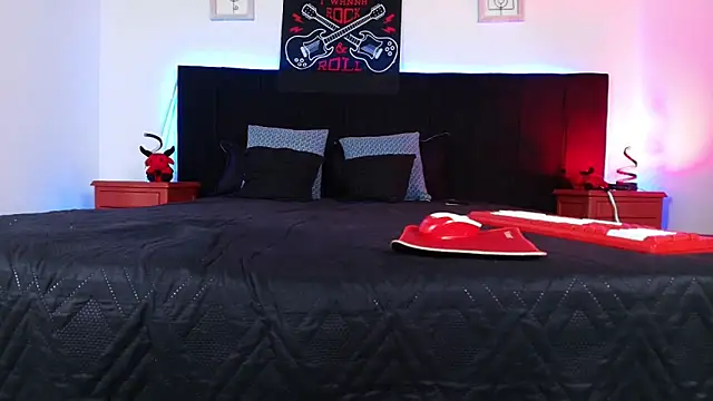 Alisse Moore online show from 5, 3, 2026