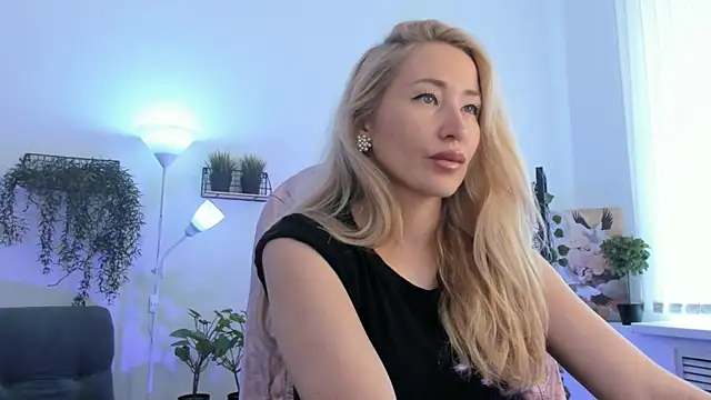 AstraMonroe online show from 30, 4, 2026