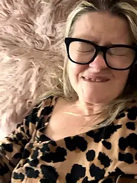 SuzieSub online show from 1, 2, 2026