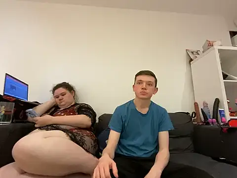 Snapshot of curvy_crystal chatting on 13, 11, 2025 curvy crystal online show from 13, 11, 2025