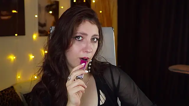 Mary Miiller online show from 26, 11, 2025