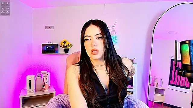 Snapshot of Alice_Vixen chatting on 13, 5, 2026 Alice Vixen online show from 13, 5, 2026