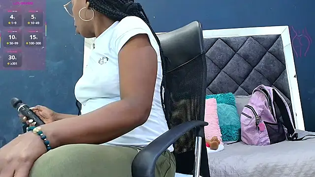 Snapshot of ebony__jheim chatting on 2, 10, 2025 ebony jheim online show from 2, 10, 2025