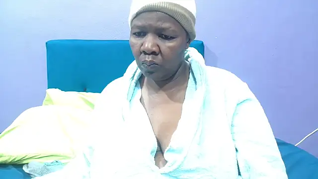 Snapshot of NaughtyChubbyZoe chatting on 5, 10, 2025 NaughtyChubbyZoe online show from 5, 10, 2025