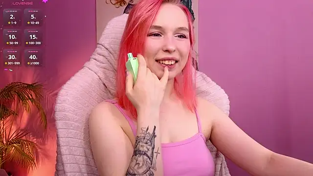 Snapshot of NaomiYoru chatting on 7, 7, 2026 NaomiYoru online show from 7, 7, 2026