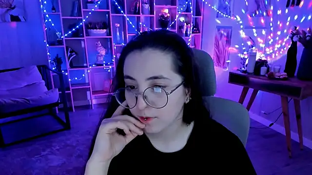 Snapshot of VirtuallVoyant chatting on 11, 9, 2025 VirtuallVoyant online show from 11, 9, 2025