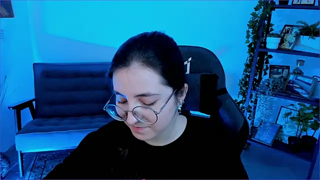 Snapshot of VirtuallVoyant chatting on 6, 10, 2025 VirtuallVoyant online show from 6, 10, 2025