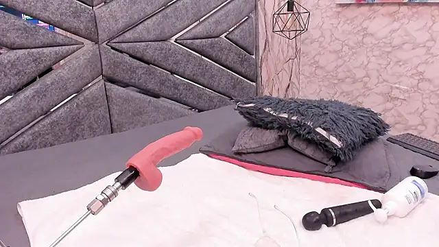 SASHA BROWNIE   online show from 7, 3, 2026