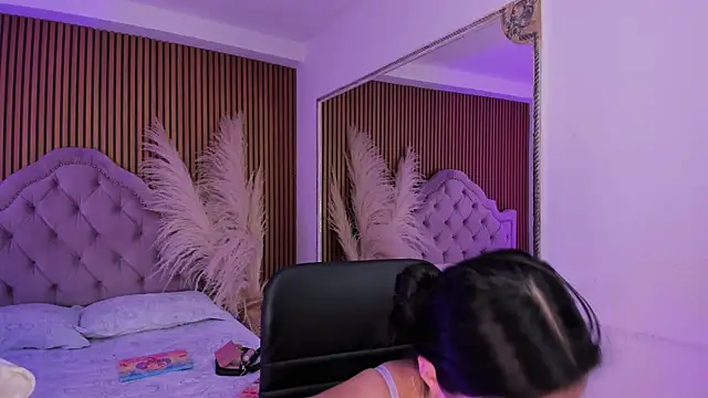 Starbutterflyy  online show from 8, 2, 2026