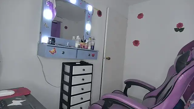 Snapshot of soffy_rosses chatting on 18, 4, 2026 soffy rosses online show from 18, 4, 2026