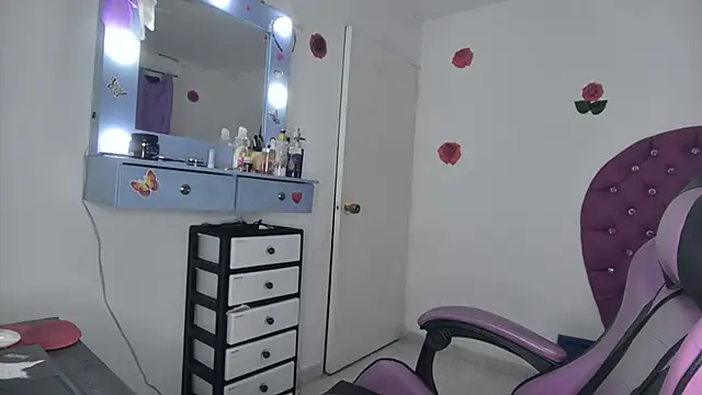 Snapshot of soffy_rosses chatting on 22, 4, 2026 soffy rosses online show from 22, 4, 2026
