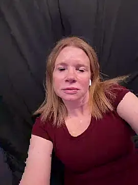 Snapshot of JulieHolliday chatting on 16, 5, 2026 JulieHolliday online show from 16, 5, 2026