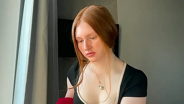 Snapshot of LuxXAngel chatting on 6, 6, 2026 LuxXAngel online show from 6, 6, 2026