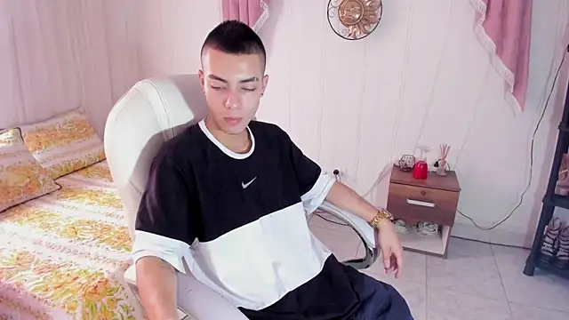 Snapshot of Dereck_Boy8 chatting on 29, 10, 2025 Dereck Boy8 online show from 29, 10, 2025