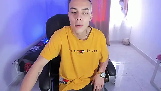 Snapshot of Dereck_Boy8 chatting on 24, 11, 2025 Dereck Boy8 online show from 24, 11, 2025