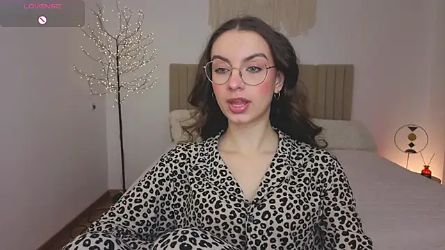 Snapshot of Real_cutie1 chatting on 2, 5, 2026 Real cutie1 online show from 2, 5, 2026