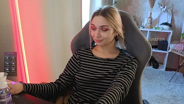 Lucyinthesheets online show from 15, 9, 2025