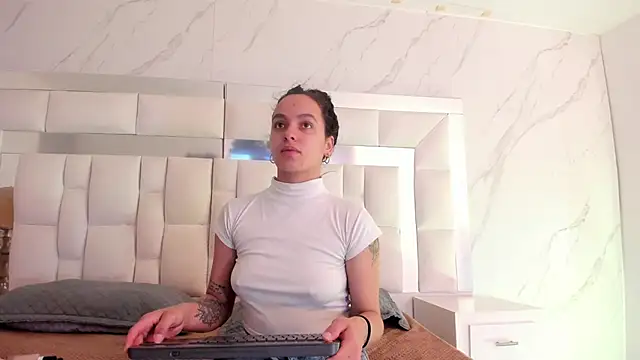 Snapshot of Maia_Park chatting on 25, 2, 2026 Maia Park online show from 25, 2, 2026