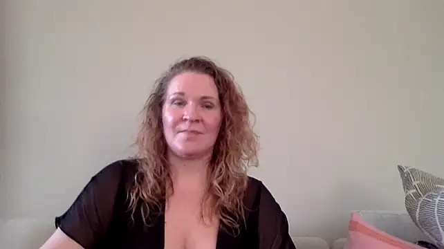 Snapshot of less-is-moore chatting on 5, 3, 2026 less-is-moore online show from 5, 3, 2026