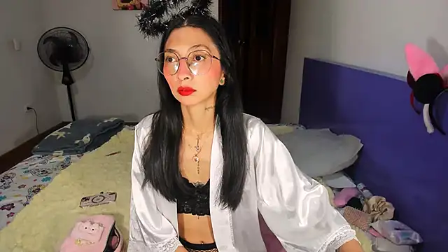 Snapshot of Anais_lux chatting on 2, 5, 2026 Anais lux online show from 2, 5, 2026