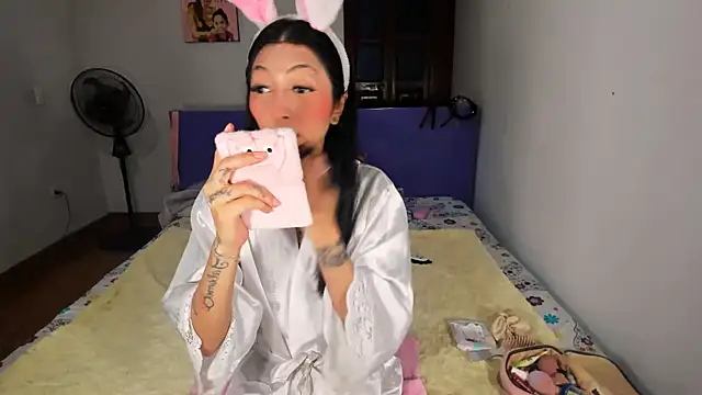 Snapshot of Anais_lux chatting on 5, 5, 2026 Anais lux online show from 5, 5, 2026
