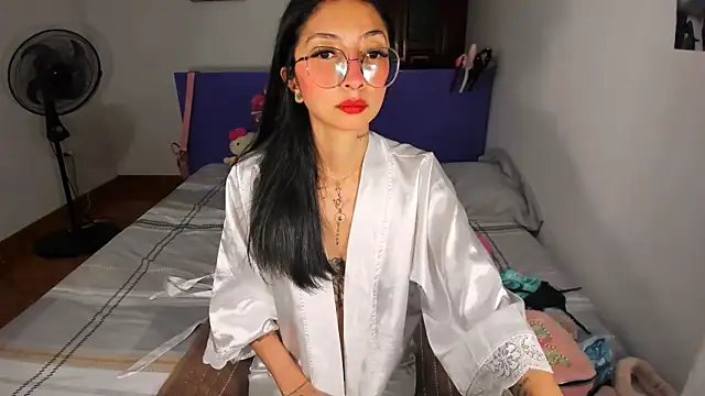 Snapshot of Anais_lux chatting on 15, 5, 2026 Anais lux online show from 15, 5, 2026