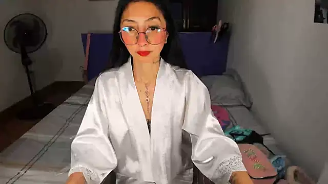 Snapshot of Anais_lux chatting on 15, 5, 2026 Anais lux online show from 15, 5, 2026
