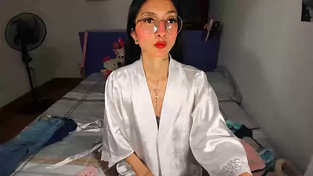 Snapshot of Anais_lux chatting on 15, 5, 2026 Anais lux online show from 15, 5, 2026