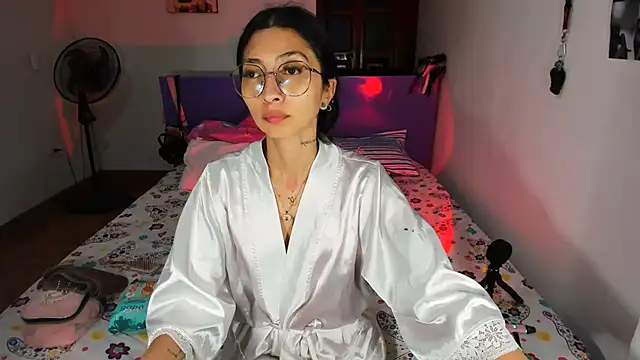 Snapshot of Anais_lux chatting on 6, 6, 2026 Anais lux online show from 6, 6, 2026