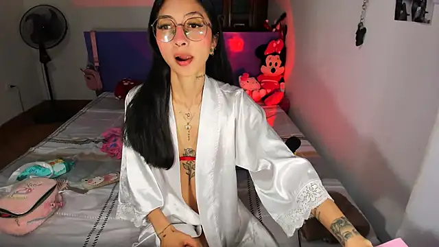 Snapshot of Anais_lux chatting on 11, 6, 2026 Anais lux online show from 11, 6, 2026
