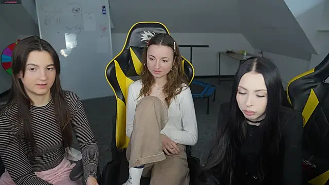 VivianSweet  online show from 7, 4, 2026